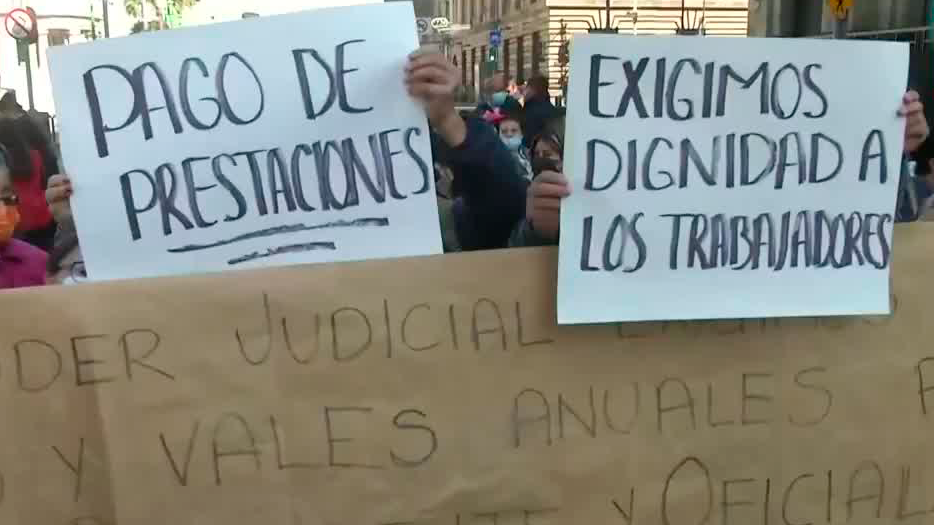 Trabajadores de PJCdMx bloquean Eje Central y Avenida Juárez