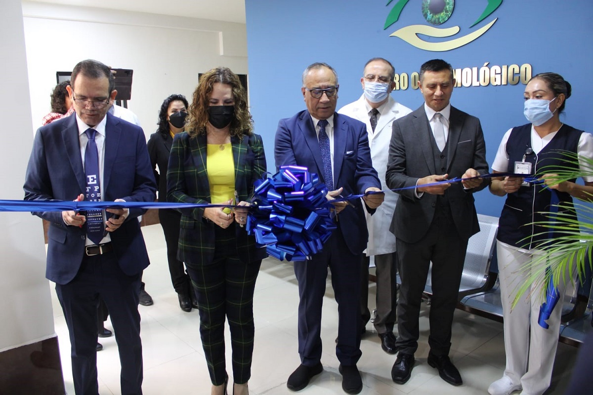 Autoridades presentes en la inauguración del Centro Oftamológico. (cortesía)