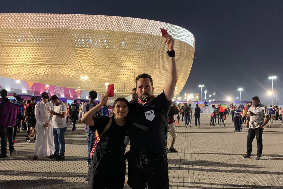 Camilo Valdez y su hija Camila, en el Portugal-Suiza en Qatar. | Especial