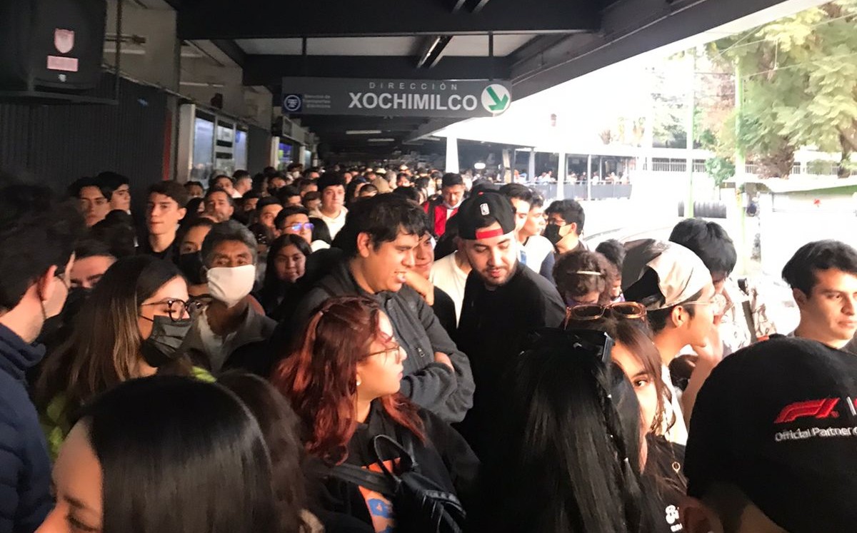 Fans rumbo al show | Foto: Diego Almanza