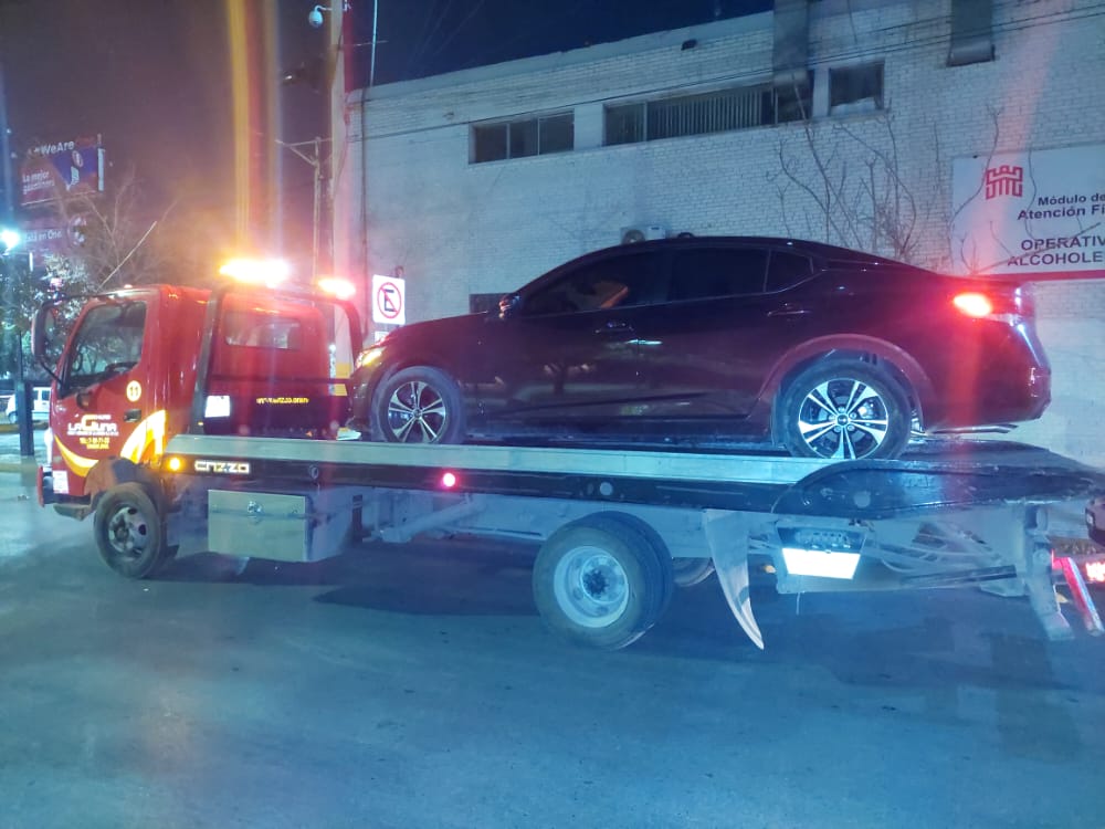 El conductor se desplazaba con exceso de velocidad e intentó escapar al notar la presencia policiaca. | Especial