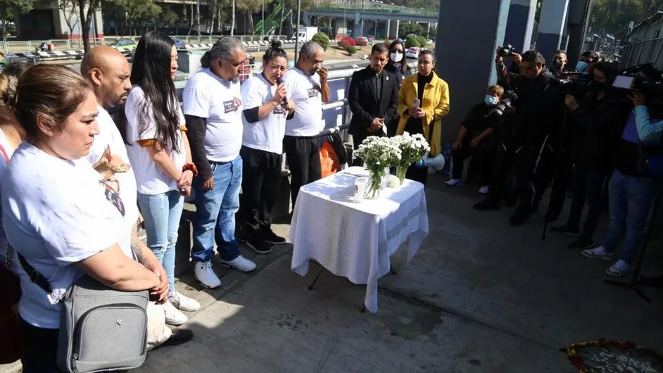 Madre de hermanas que cayeron en coladera en CdMx pide justicia a un mes de su muerte