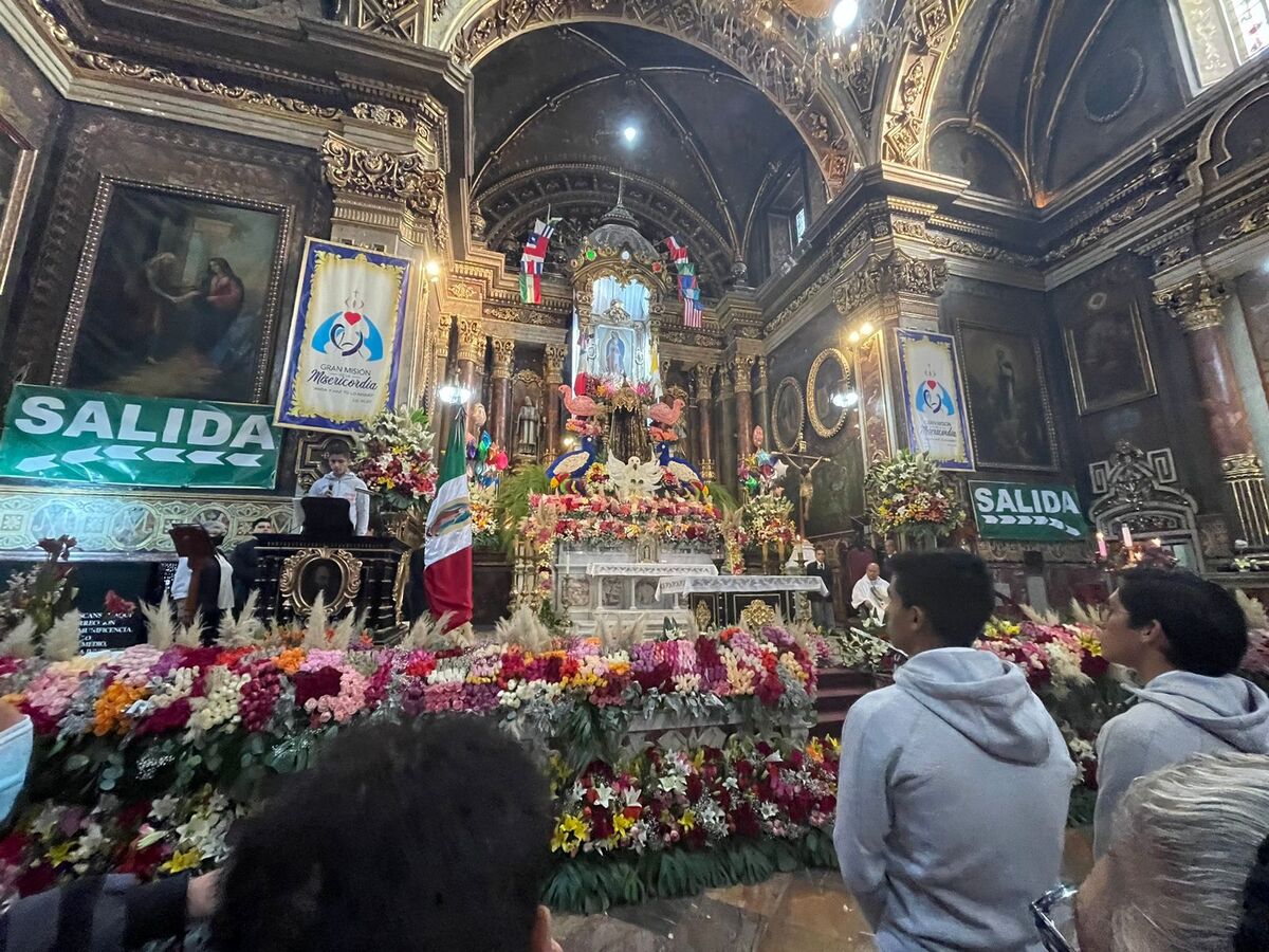 A las 7:00 se llevó a cabo una primera misa presidida por el monseñor Óscar Sánchez Barba. (Karla Rodríguez)