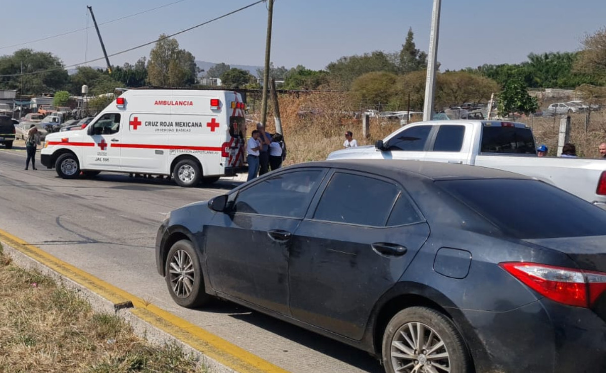 Autoridades resguardan lugar donde atropellaron a un menor en carretera a Zapotlanejo (Juan Carlos Munguía)
