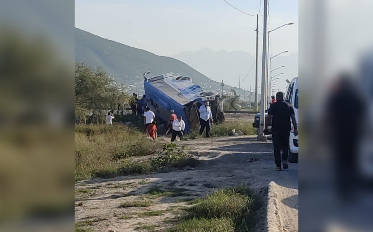 Choque de tren y camión deja un muerto en Escobedo, NL / Especial