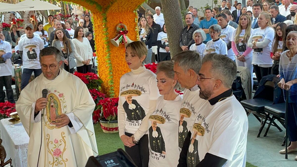 Misa en recuerdo a Vicente Fernández a un año de su fallecimiento (Erick Breguer)