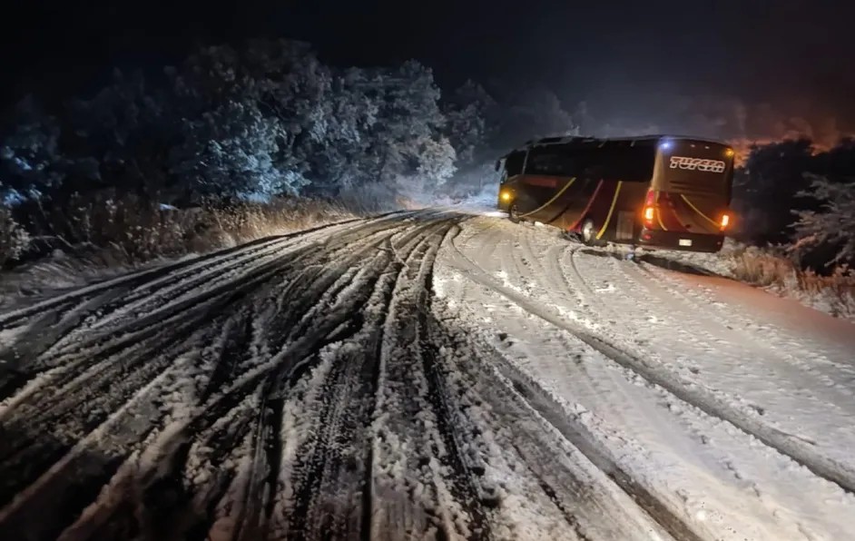 Nevadas en Sonora provocan cierres carreteros y modificación de horario escolar