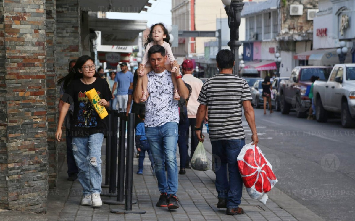 Ventas decembrinas en Tampico. (Yazmín Sánchez)