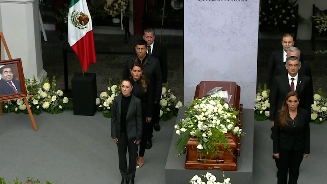 Gobernadores de Morena hacen guardia de honor en homenaje a Miguel Barbosa