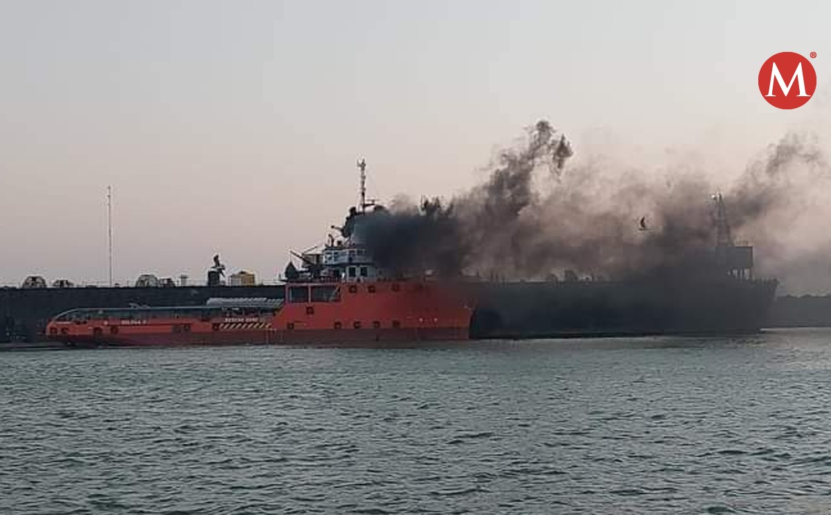 Se incendia barco abastecedor de hidrocarburo en el río Pánuco