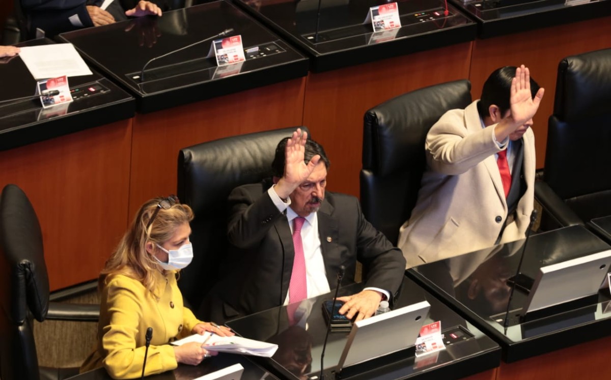 Senado aprueba vacaciones dignas; serán 12 días de descanso en primer año de trabajo. | Jesús Quintanar
