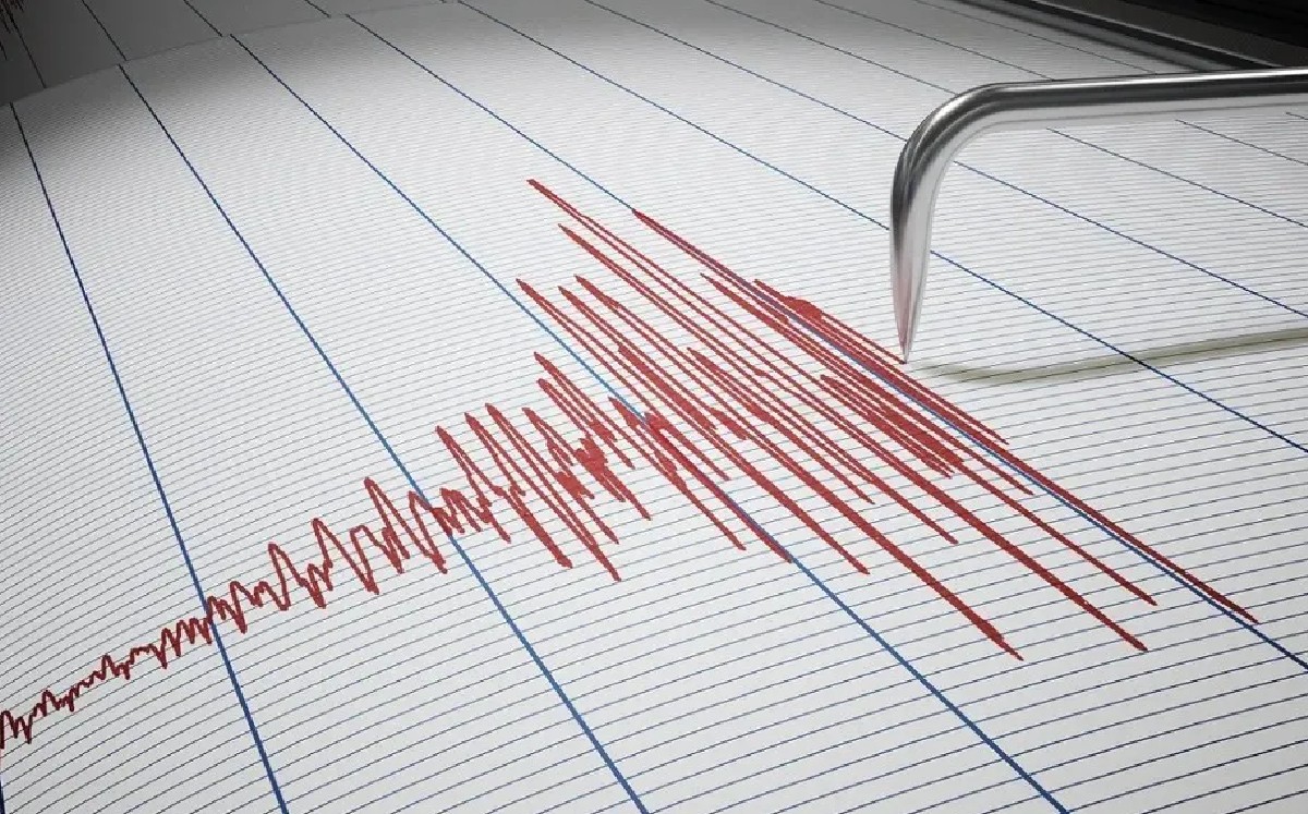 El sismo sacudió edificios en la capital, Taipei, según testigos.