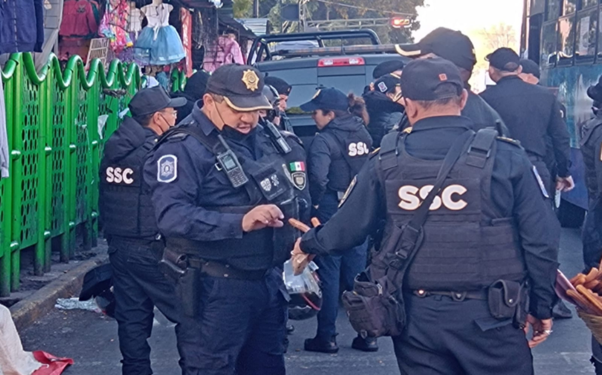Desde temprana hora se desplegaron más de 60 elementos de la SSC para permitir el desalojo. / César Velázquez