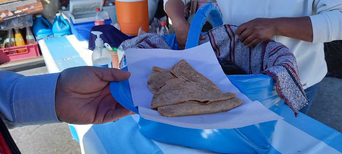 Venden tacos de canasta en Pachuca desde hace 15 años. (Alejandro Evaristo)