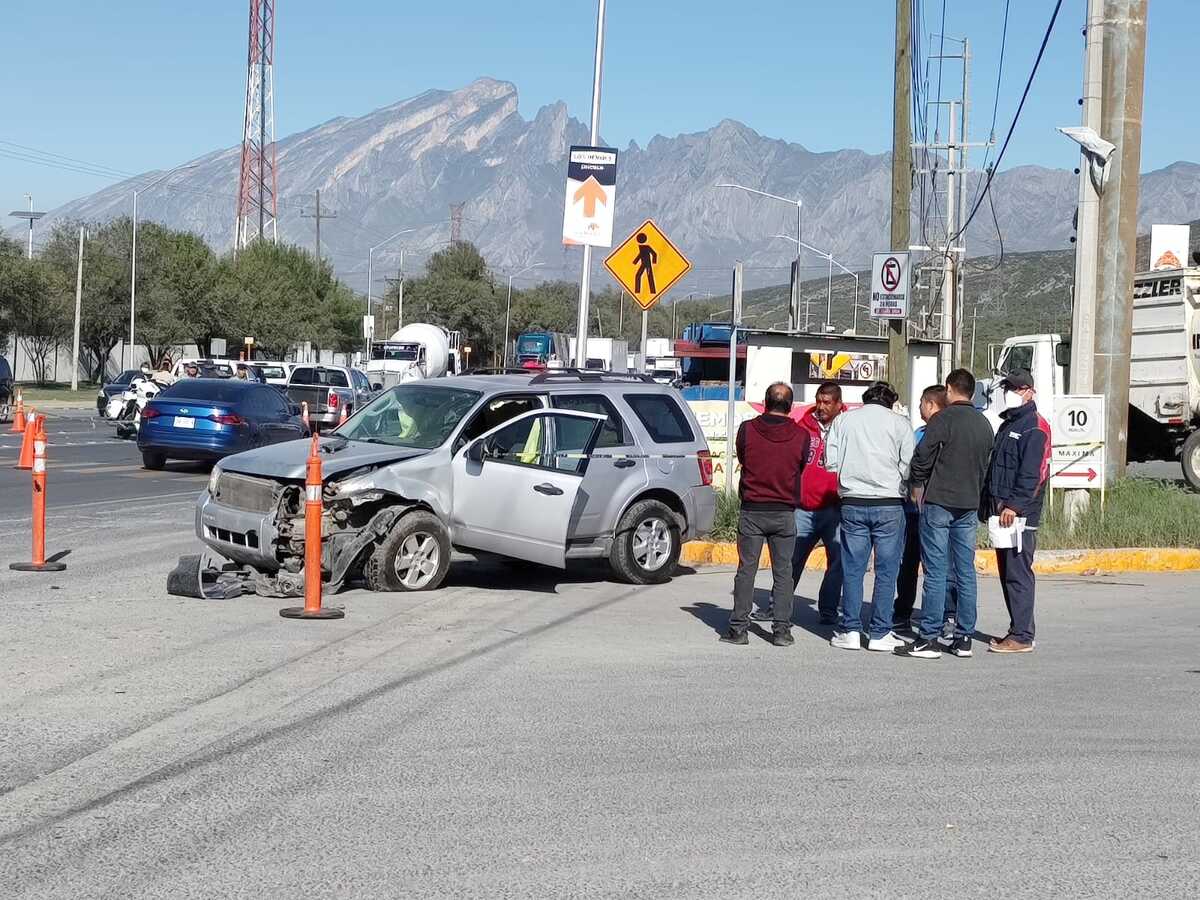 Los hechos fueron reportados momentos después de las 9:00 en el kilómetro 6.5 de la carretera a García. Foto: Agustín Martínez