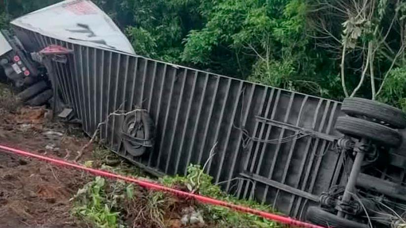 Choque de dos tráileres deja a una persona sin vida en Veracruz- Grupo ...