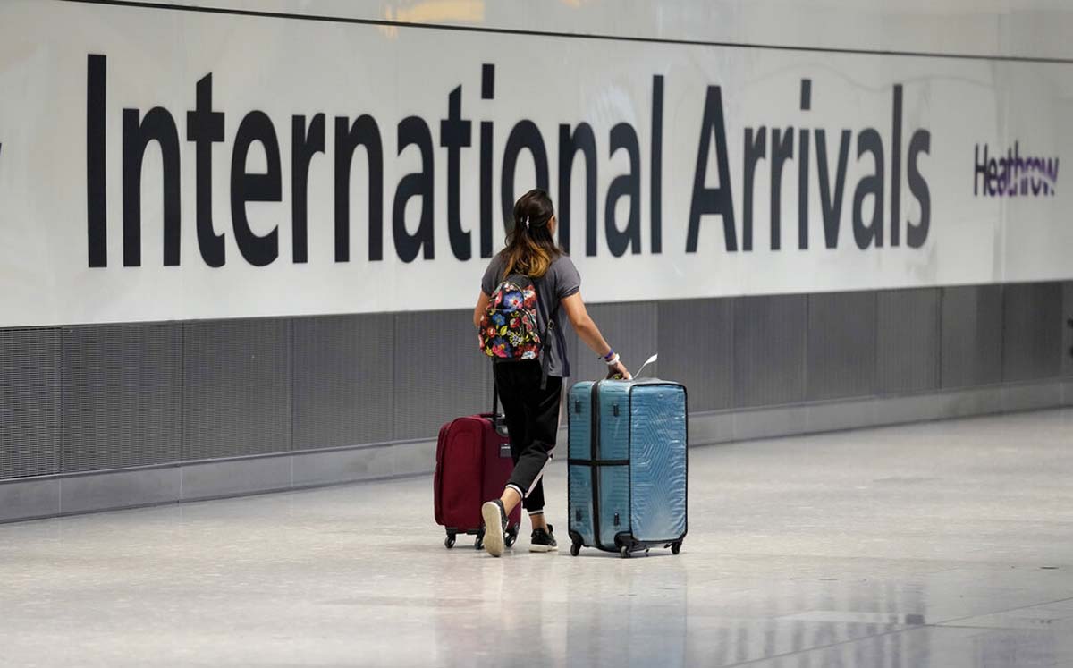 Estados Unidos sí planea imponer un listado de vacunas para viajeros extranjeros. (AP)