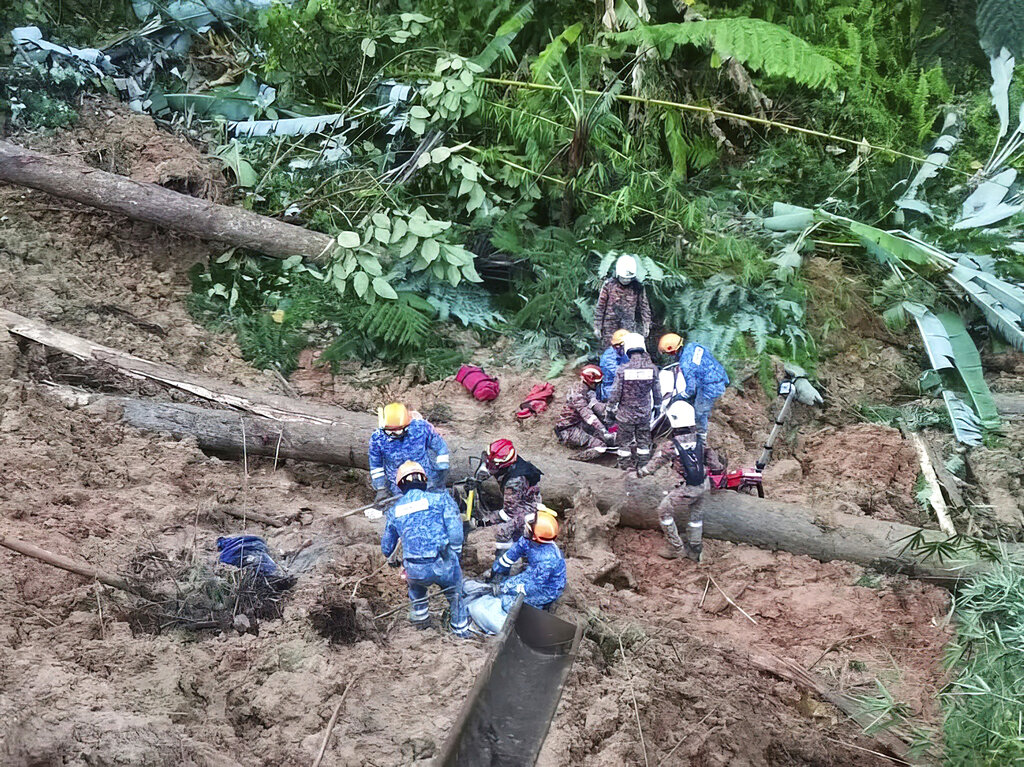 Un campamento se convirtió en una verdadera tragedia. (AP)