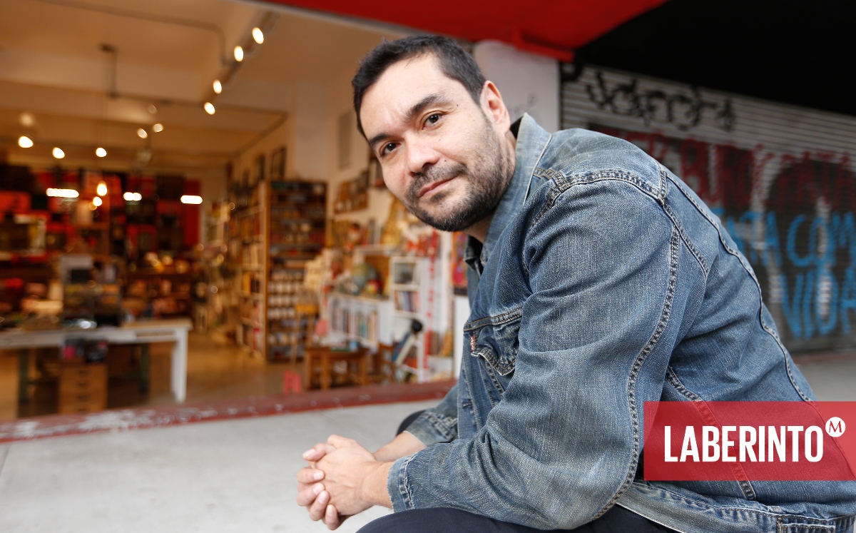 Alejandro Magallanes, diseñador gráfico mexicano. (Foto: Héctor Téllez | MILENIO)