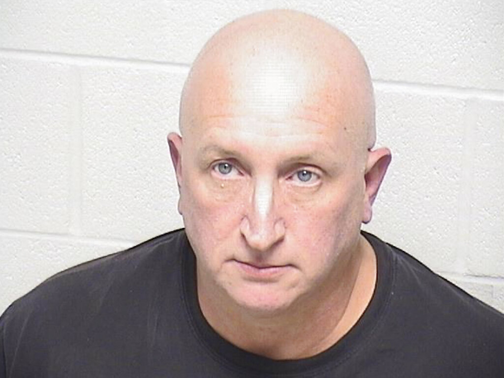 Robert Crimo Jr, de 58 años, después de que se entregara a la policía el viernes 16 de diciembre de 2022. (AP)