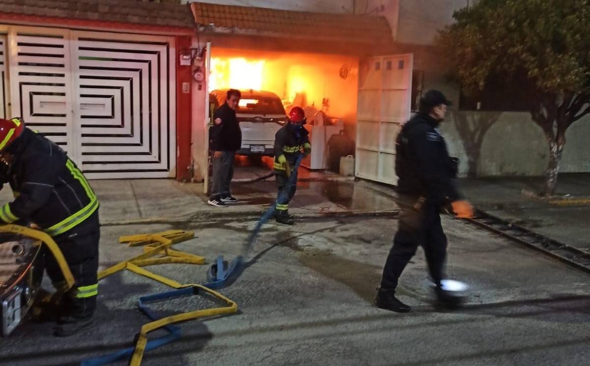 Las personas tuvieron que ser desalojadas para evaluar si la casa no sufrió daños considerables. (Especial)