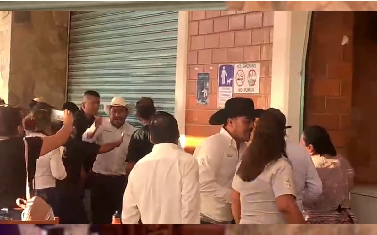 “¡Hay autoridad en Santa María Colotepec!”, gritaba el edil y ordenaba a sus trabajadores bajar las cortinas | Wilmer Gil López