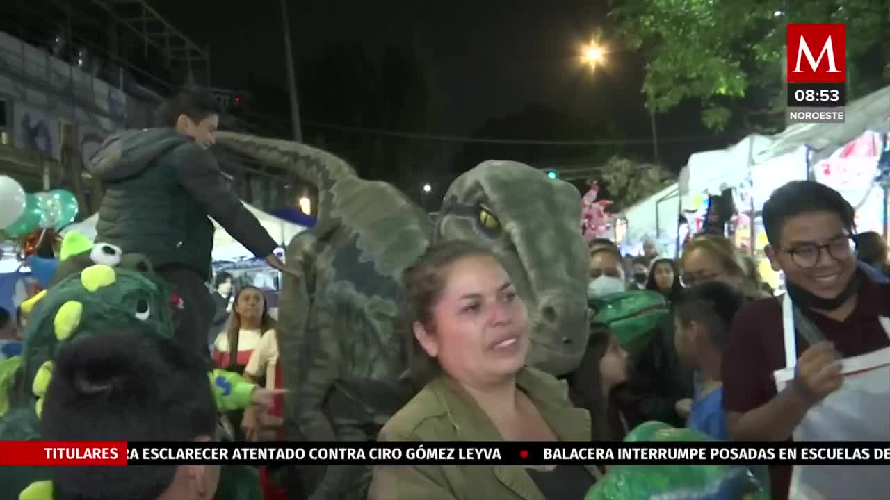 Dinosaurios "invaden" Mercado Hidalgo por romería navideña