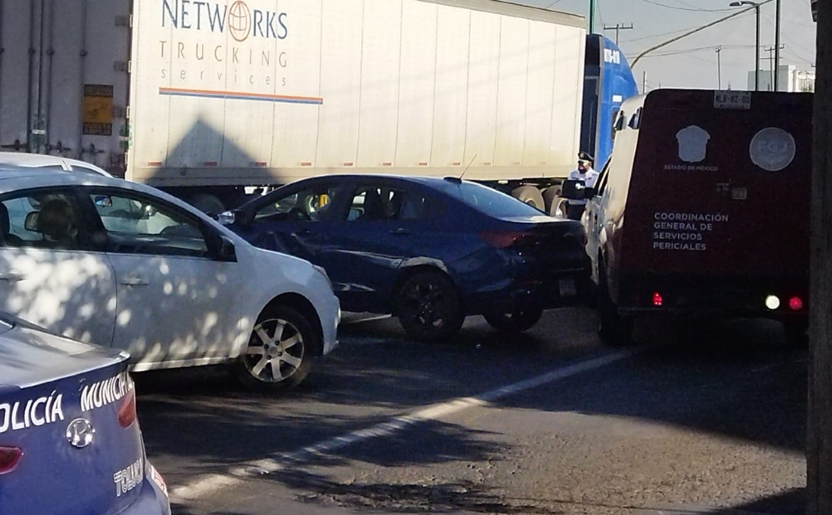En pelea vial uno de los automovilistas atropelló al otro. | ESPECIAL