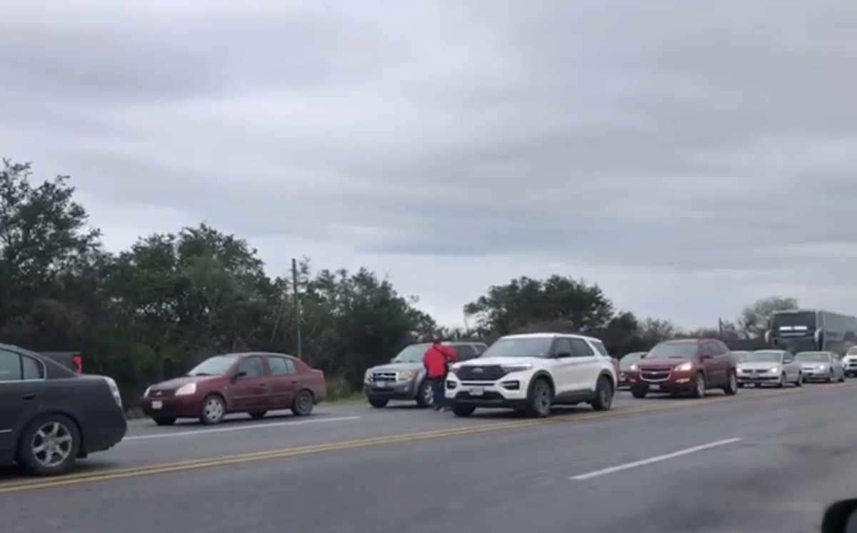 Largas filas por fiestas decembrinas en Tamaulipas. (SSP)