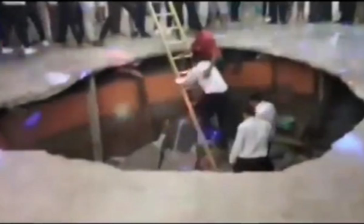 El piso del antro colapsó con estudiantes. | Captura video
