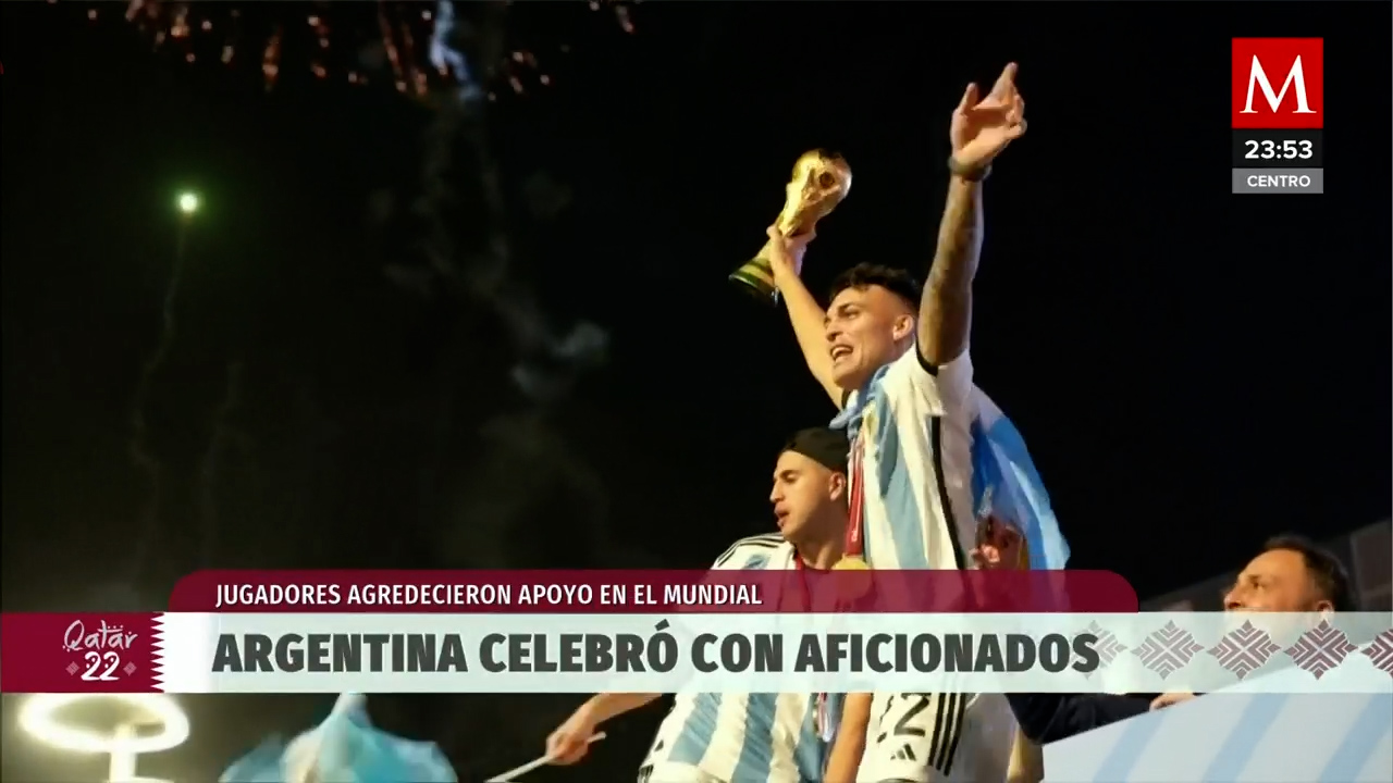 Selección argentina celebró con sus aficionados en desfile en Qatar