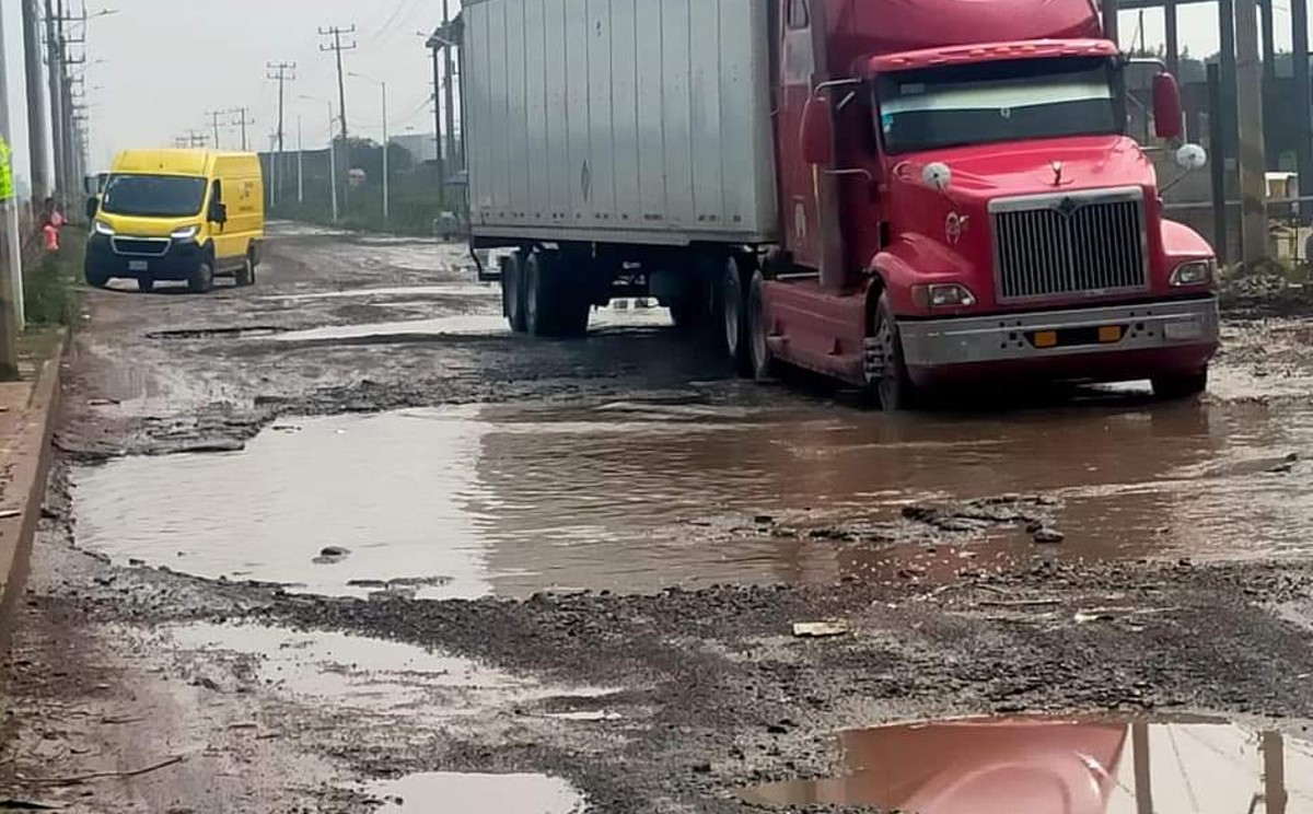 Indicó que el próximo año habrá una partida presupuestal de 80 millones de pesos para el bacheo en la entidad. (Alondra Ávila)