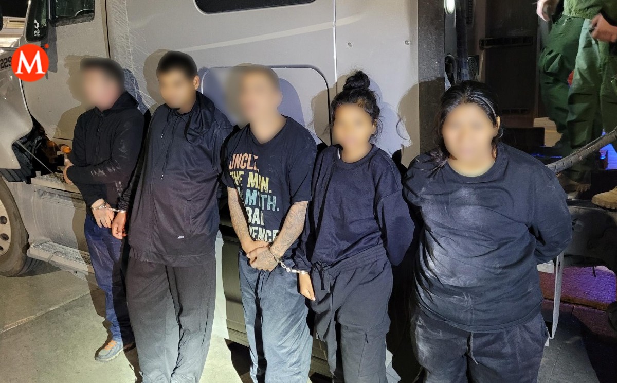 Detienen a 5 inmigrantes ocultos dentro de un camión en Laredo, Texas