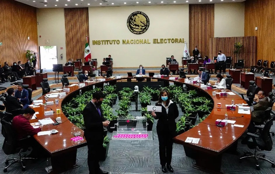 Puga Luévano e Isunza Vera integrarán comité para evaluar aspirantes al INE: CNDH