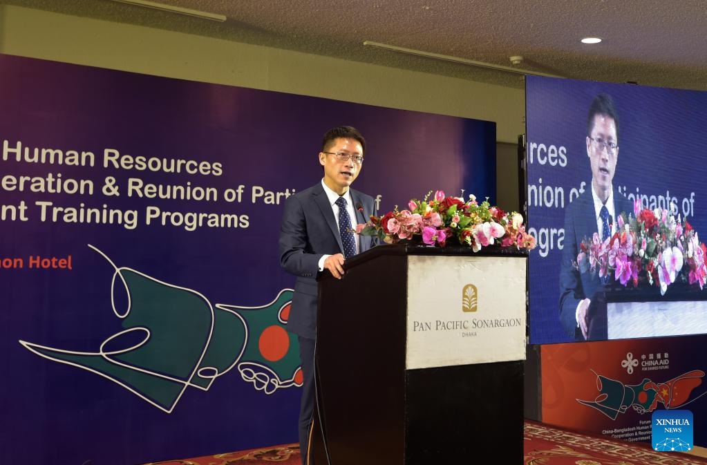 Song Yang, consejero económico y comercial de la Embajada de China en Bangladesh, en su participación. (Xinhua)