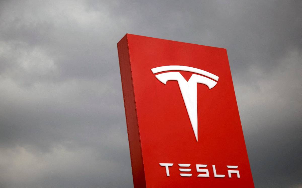 Logo de Tesla se ve en Taipei, Taiwán. Agosto de 2017. Foto: (Reuters)