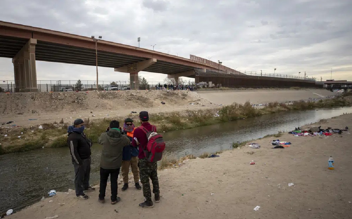 Desde marzo de 2020, a al rededor de 2,5 millones de migrantes se les ha negado el derecho a buscar asilo (AP)