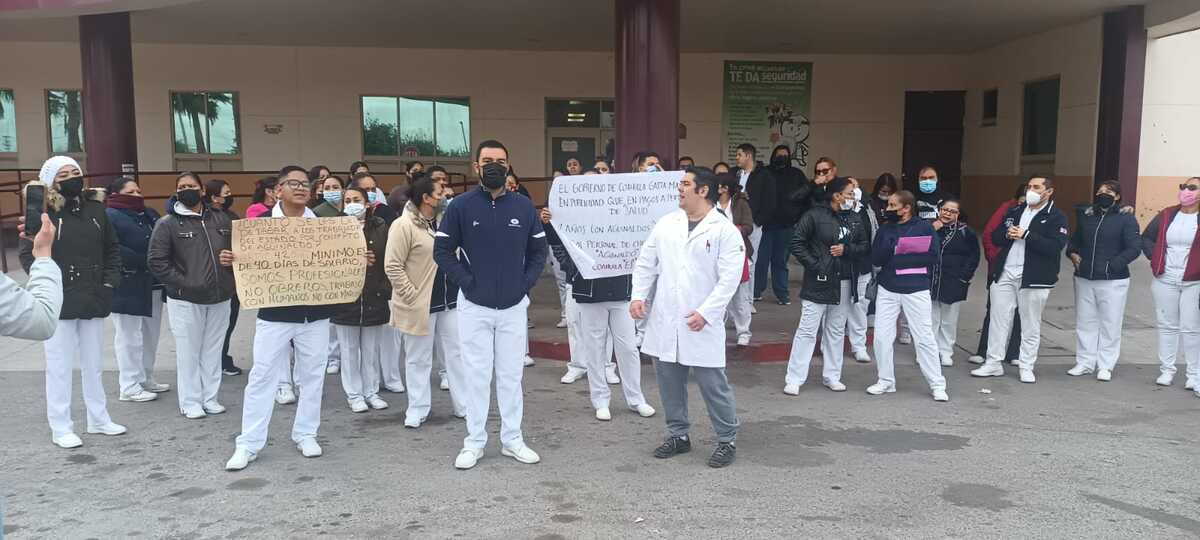 Trabajadores eventuales del Hospital General de Torreón. (Luis Alberto López)