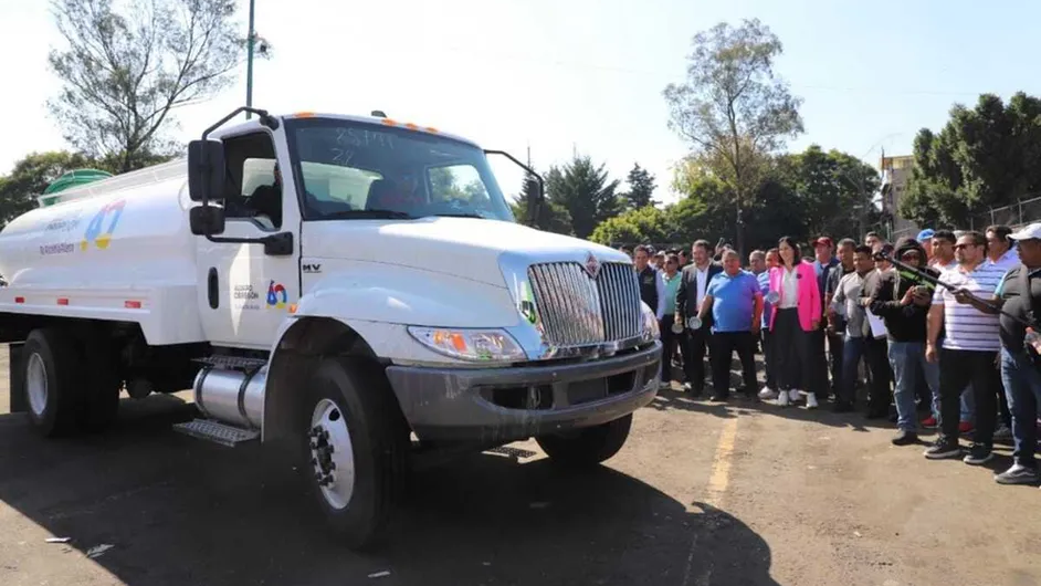 Lía Limón entrega vehículos para reforzar servicios públicos de Álvaro Obregón