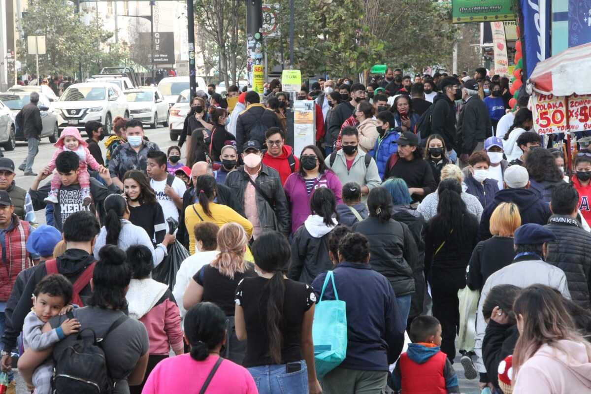 Se mantienen el uso obligatorio del cubrebocas en espacios cerrados y la apertura al 100 por ciento en todos los giros. Foto: Leonel Rocha