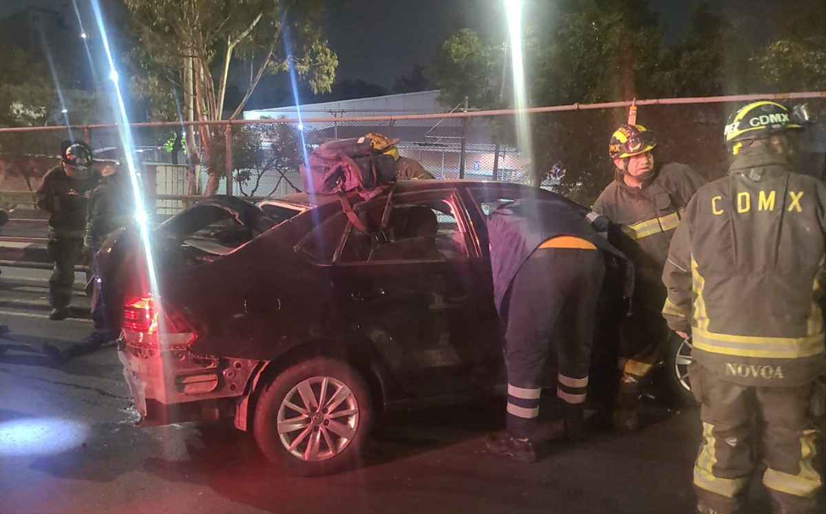 Aparatoso accidente en Azcapotzalco deja tres lesionados/ Ramón Ramírez