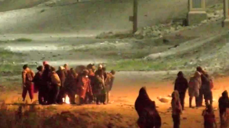EU pide a migrantes no cruzar la frontera ante bajas temperaturas; "no arriesgue su vida"