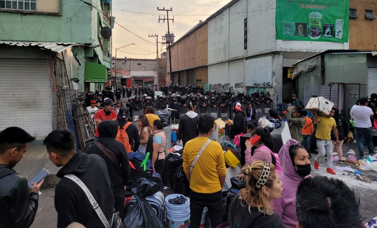 Los habitantes fueron desalojados de un edificio en la Cerrada General Anaya. | Ramón Ramírez
