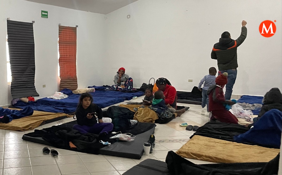Migrantes en Reynosa son llevados a refugio invernal. | Carolina Garza