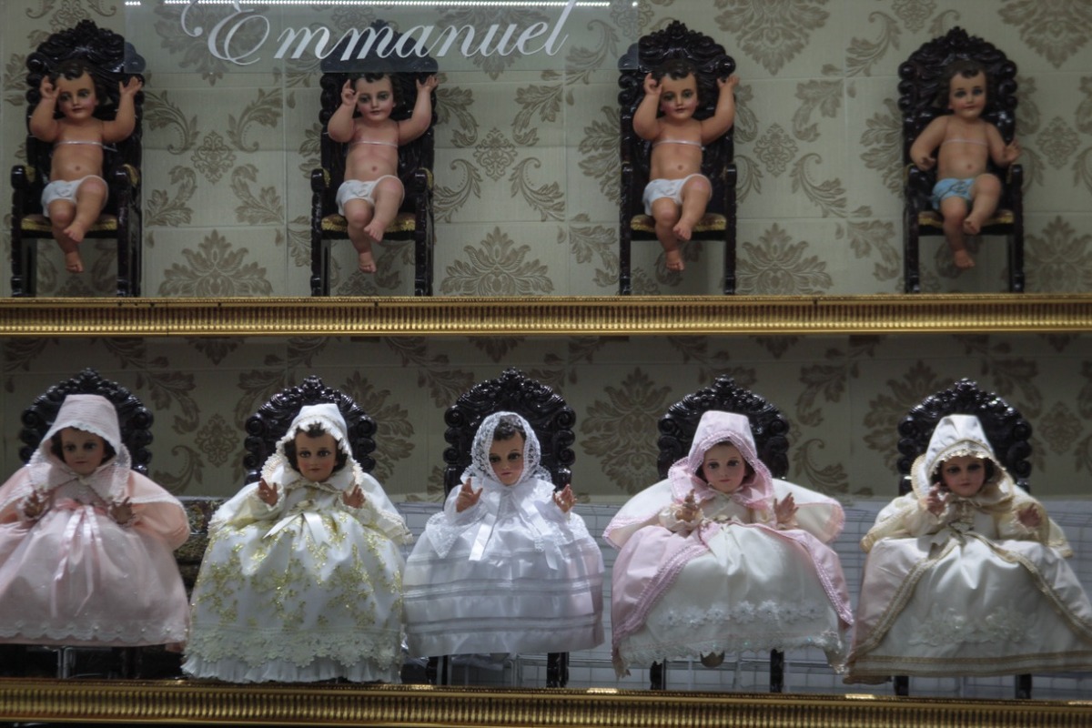 En la Plaza del Niño Dios ubicada en el centro histórico de la Ciudad de México, se encuentran  los vendedores y restauradores de figuras del ‘Niño Dios’