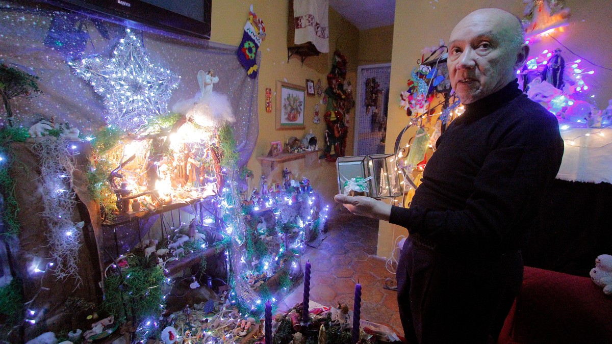 Los nacimientos o pesebres son una tradición en su vida que disfruta al máximo y le deja una satisfacción enorme. | Manuel Guadarrama