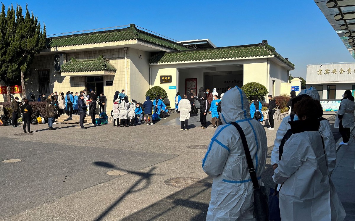 Investigaciones locales demuestran que varios hospitales se encuentran bajo presión frente al aumento de enfermos (Reuters)