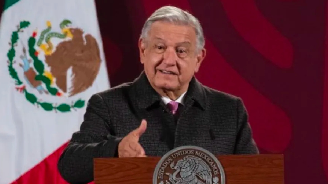 AMLO pide a rector de la UNAM emitir dictamen sobre tesis de ministra Yasmín Esquivel