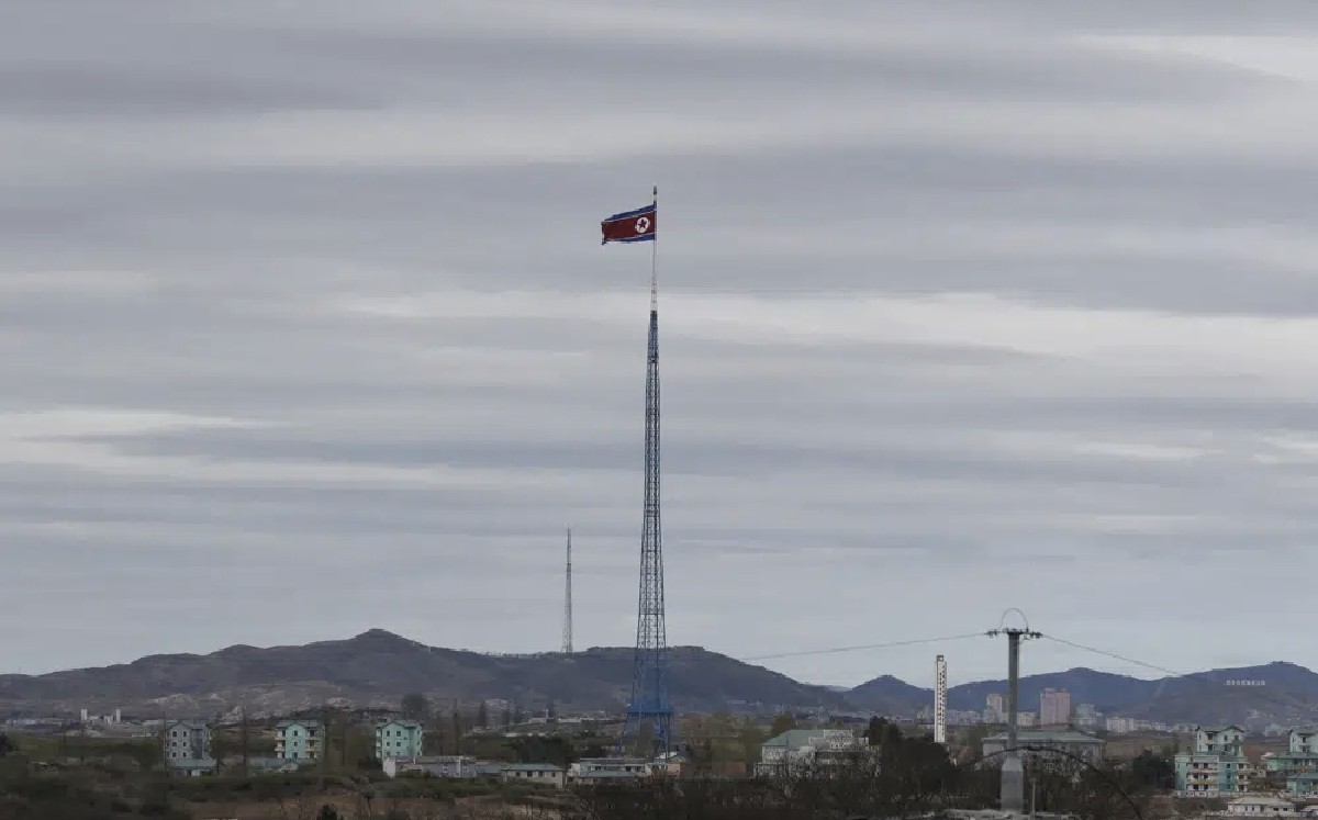 El hecho sucedió  tres días después de que el Norte disparara dos misiles balísticos de corto alcance (AP)