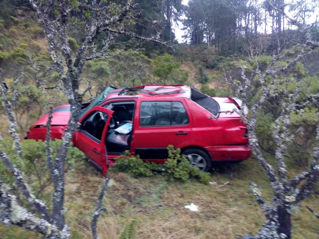 Una pareja sufrió un accidente la mañana de este lunes.